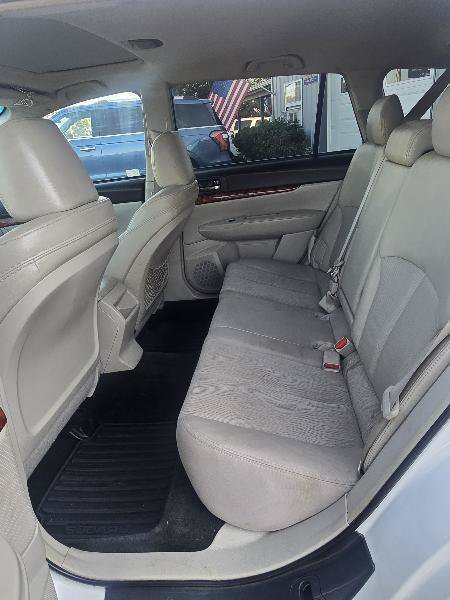 Used 2012 Subaru Outback 3.6R Limited w/ Moonroof Pkg AWD/4WD image 6