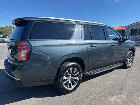Used 2021 Chevrolet Suburban LT w/ LT Signature Package image 4