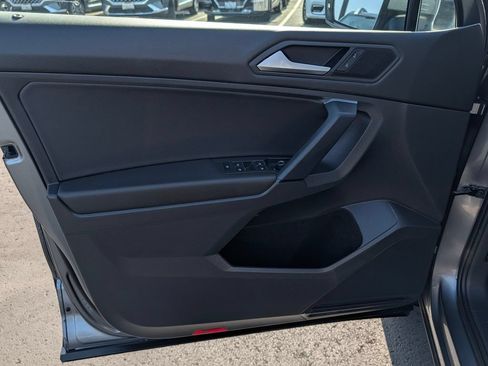 Used 2019 Volkswagen Tiguan SE FWD image 17