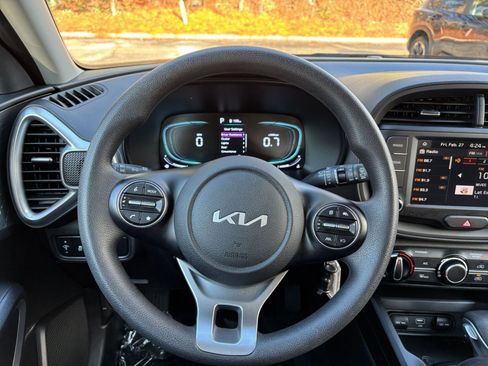Used 2025 Kia Soul LX w/ LX Technology Package image 28