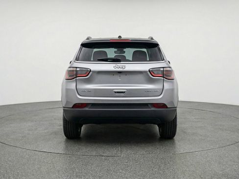 Used 2025 Jeep Compass Limited image 7