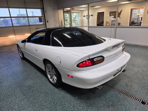 Used 2002 Chevrolet Camaro Z28 w/ SS Performance/Appearance Pkg RWD image 9