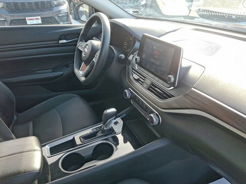 Used 2024 Nissan Altima 2.5 SV image 12