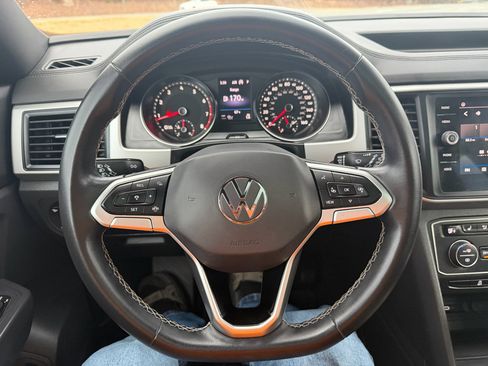 Used 2021 Volkswagen Atlas Cross Sport SE w/ Panoramic Sunroof Package image 14