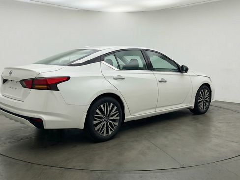 Used 2025 Nissan Altima 2.5 SV FWD image 9
