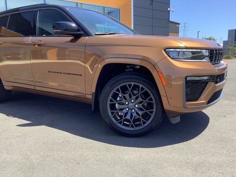New 2026 Jeep Grand Cherokee L Summit AWD/4WD image 3