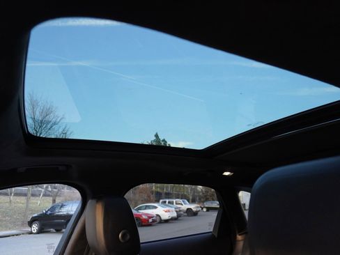 Used 2020 Jaguar F-PACE Premium image 13