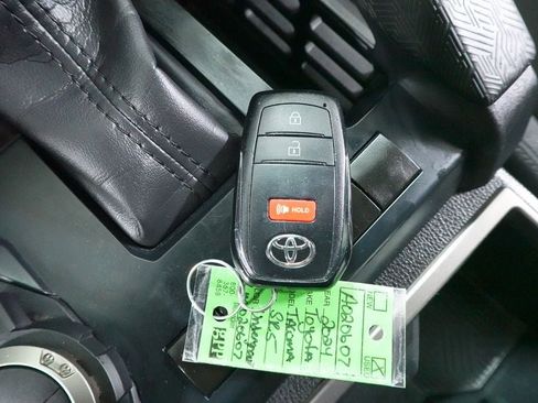 Used 2024 Toyota Tacoma SR5 AWD/4WD image 19