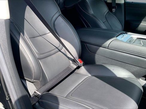 Certified 2025 Nissan Armada SV AWD/4WD image 7