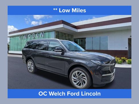 Certified 2026 Lincoln Navigator Reserve AWD/4WD image 1