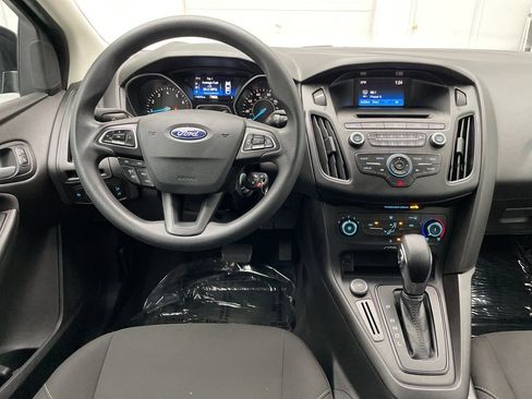Used 2017 Ford Focus SE image 16