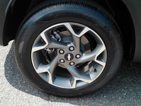 Used 2025 Chevrolet Trax LT FWD image 30