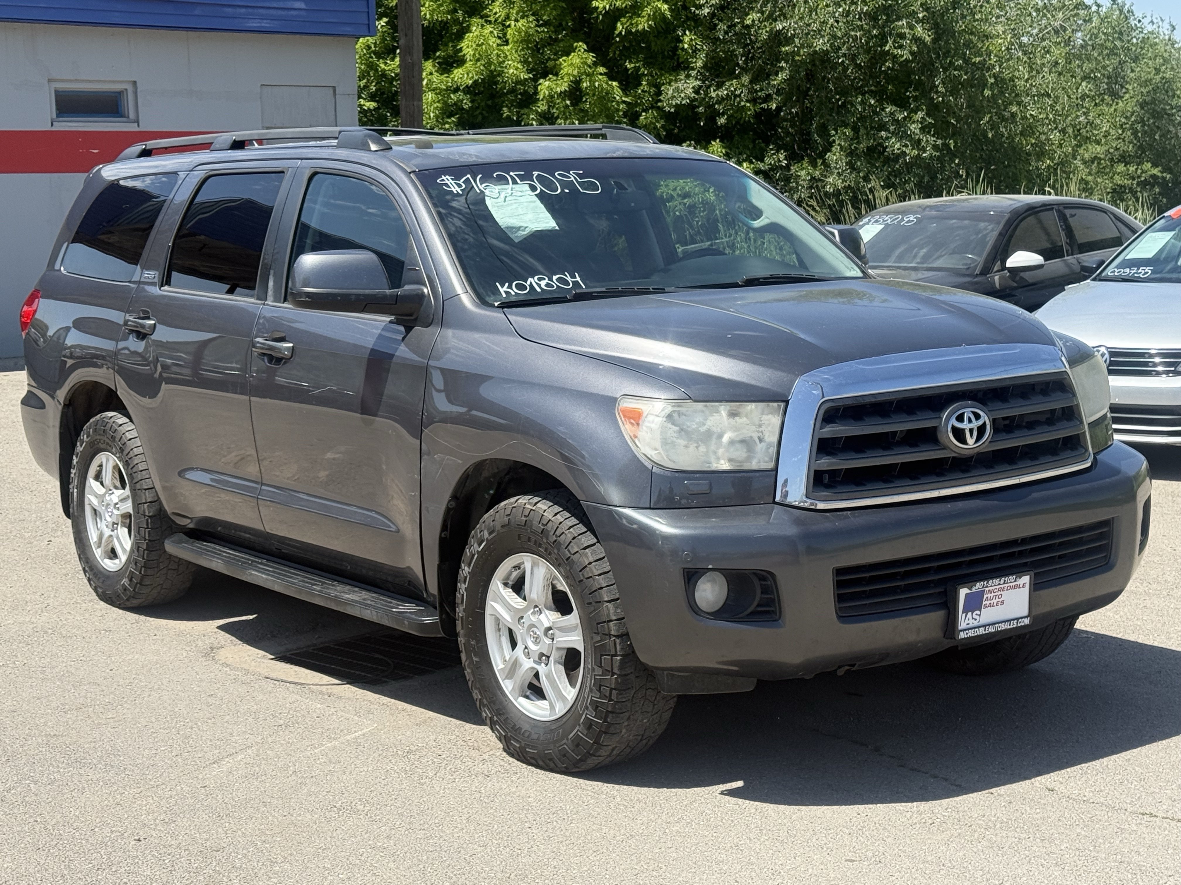 Used 2017 Toyota Sequoia SR5 w/ Premium Package AWD/4WD image 2