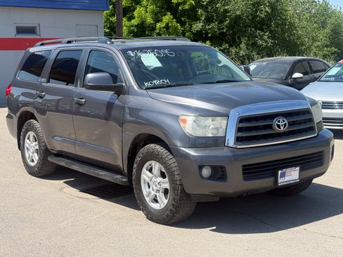 Used 2017 Toyota Sequoia SR5 AWD/4WD image 2