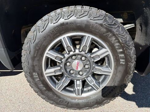 Used 2024 GMC Sierra 1500 AT4 w/ Technology Package image 34