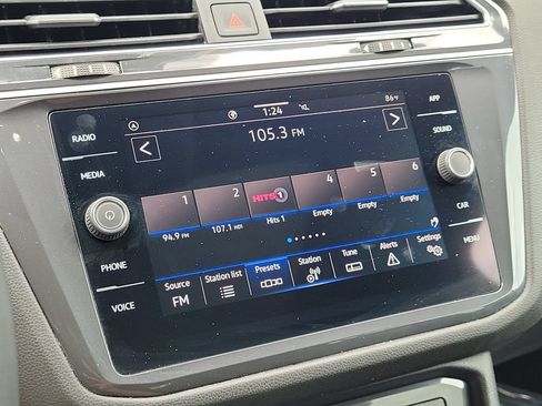 Used 2024 Volkswagen Tiguan SE FWD image 23