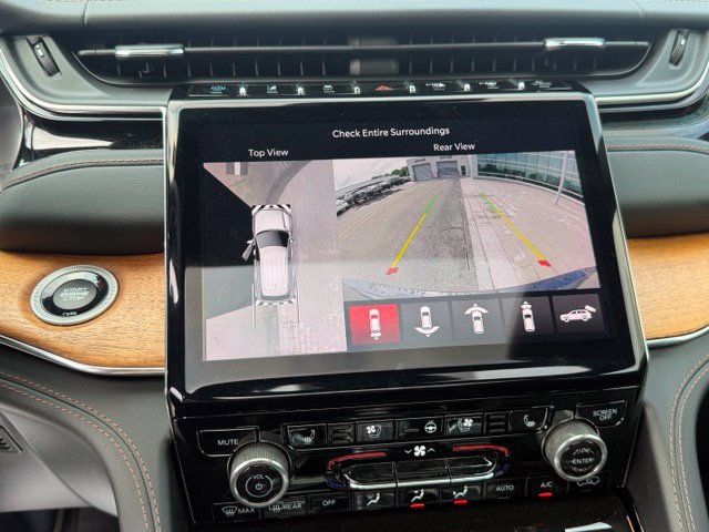 Used 2023 Jeep Grand Cherokee Summit AWD/4WD image 19