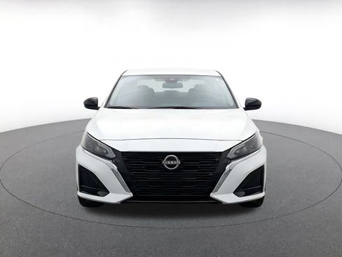 Used 2025 Nissan Altima 2.5 SV FWD image 2