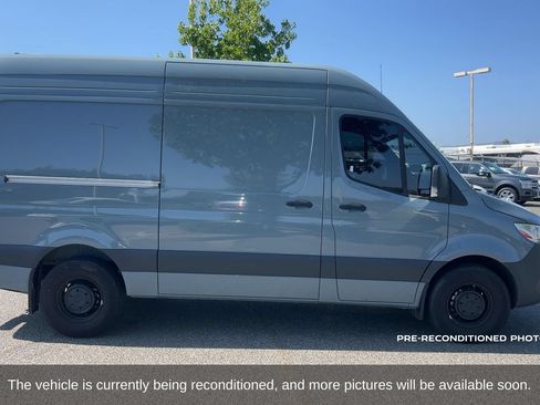 Used 2024 Mercedes-Benz Sprinter 2500 image 4