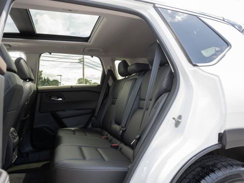 Used 2023 Nissan Rogue SL w/ SL Premium Package AWD/4WD image 17
