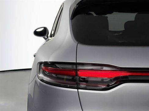 Certified 2026 Porsche Macan AWD/4WD image 16