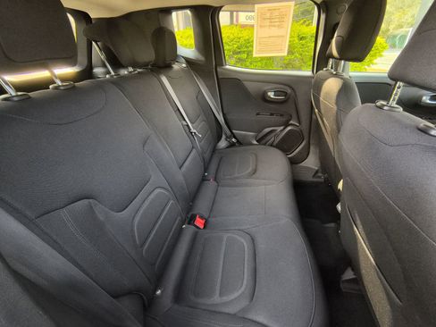 Used 2019 Jeep Renegade Latitude w/ Popular Equipment Group image 14