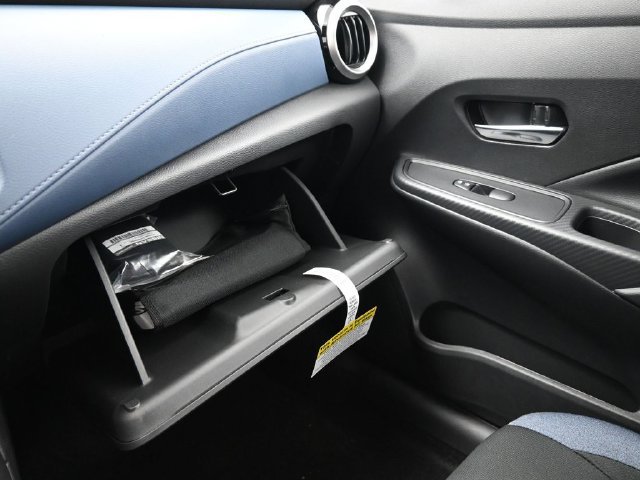 Used 2025 Nissan Versa SV w/ Trunk Package FWD image 30