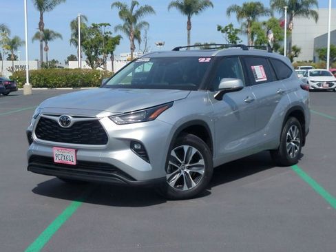 Used 2022 Toyota Highlander XLE image 1