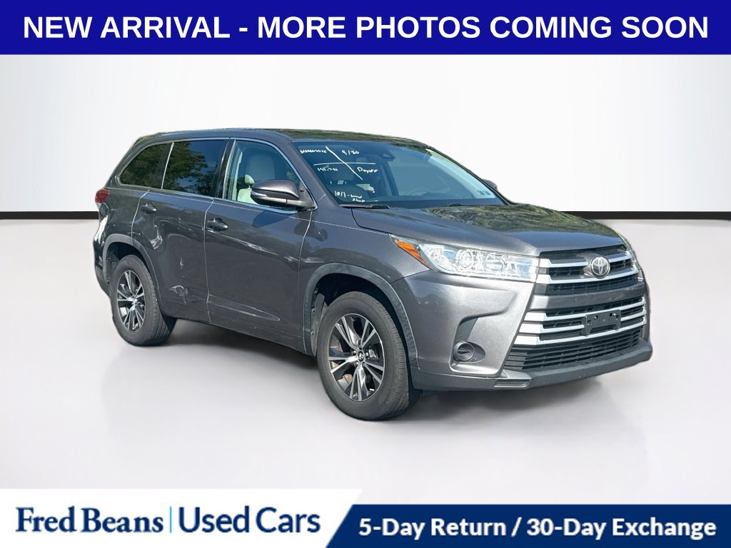 Used 2017 Toyota Highlander LE FWD image 1