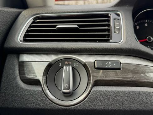 Used 2018 Volkswagen Passat 2.0T SE image 17