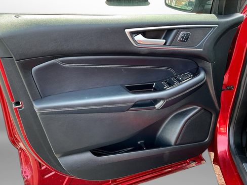 Used 2018 Ford Edge Titanium w/ Equipment Group 301A FWD image 25