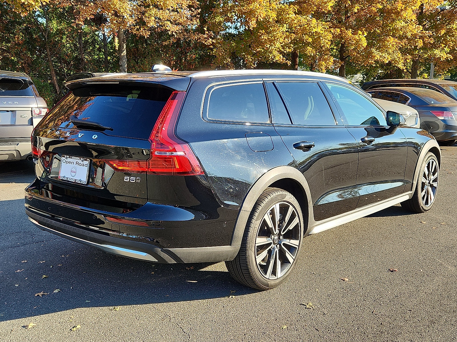 Used 2025 Volvo V60 B5 Cross Country Ultra AWD/4WD image 6