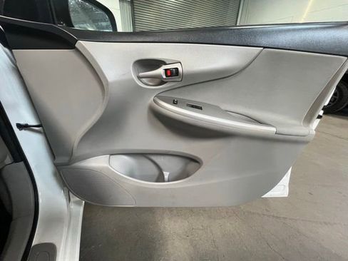 Used 2011 Toyota Corolla LE FWD image 11