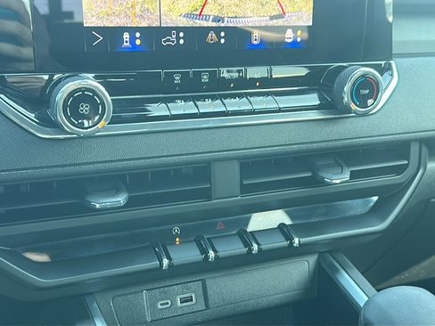 Used 2024 Chevrolet Colorado Trail Boss w/ Technology Package image 33