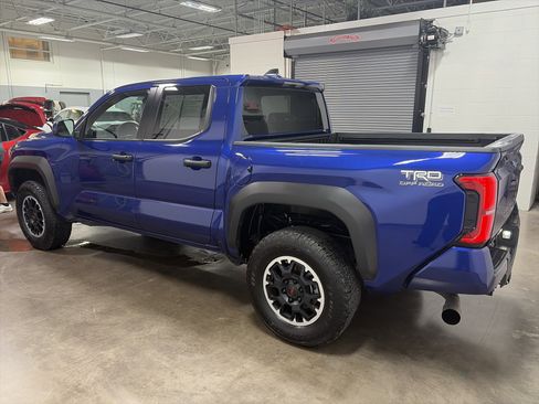 Used 2024 Toyota Tacoma TRD Off-Road image 5