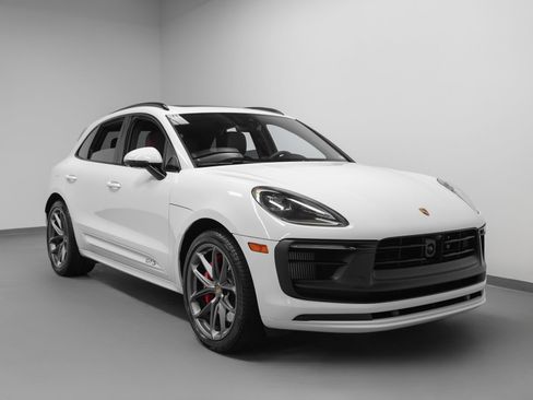Certified 2025 Porsche Macan GTS image 10