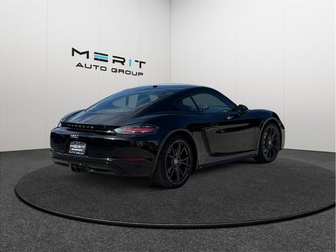 Used 2019 Porsche 718 Cayman RWD image 9