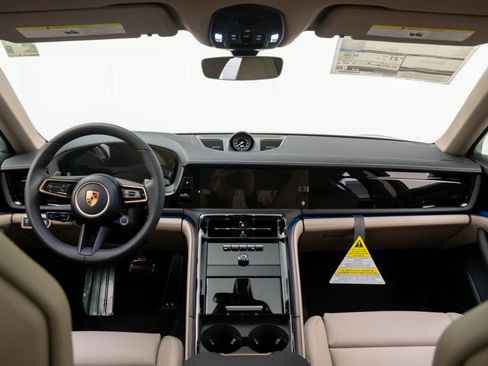 New 2026 Porsche Panamera 4 image 9