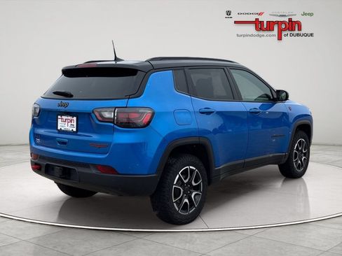 Used 2025 Jeep Compass Trailhawk w/ Trailhawk Elite Group AWD/4WD image 5