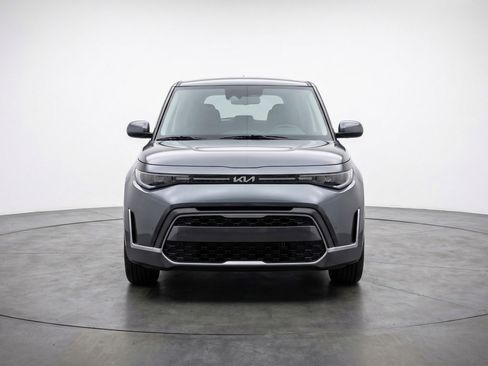 Used 2025 Kia Soul LX w/ LX Technology Package FWD image 2
