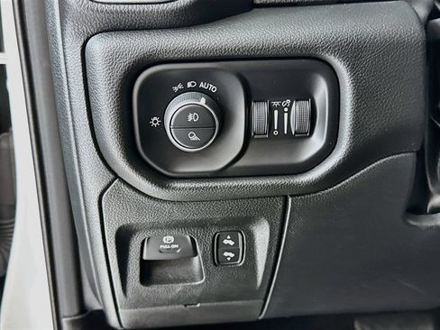 Used 2023 RAM 1500 Laramie AWD/4WD image 11