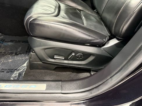 Used 2020 Ford Explorer Platinum w/ Premium Technology Package image 14