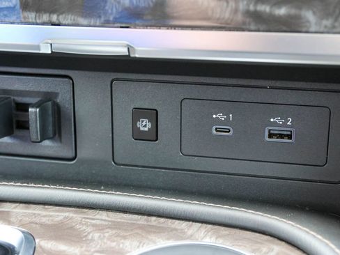 Used 2021 Nissan Armada Platinum w/ Captain's Chairs Package RWD image 27