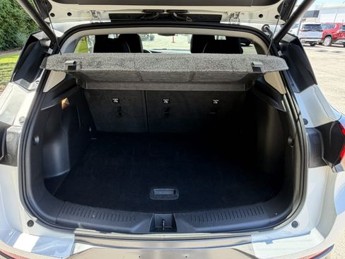 Used 2023 Buick Encore GX Essence w/ Advanced Technology Package FWD image 5