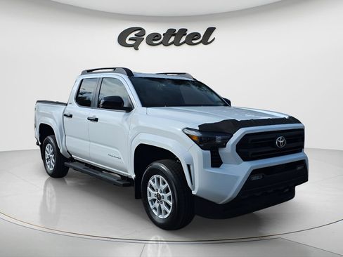 Used 2025 Toyota Tacoma SR5 RWD image 3