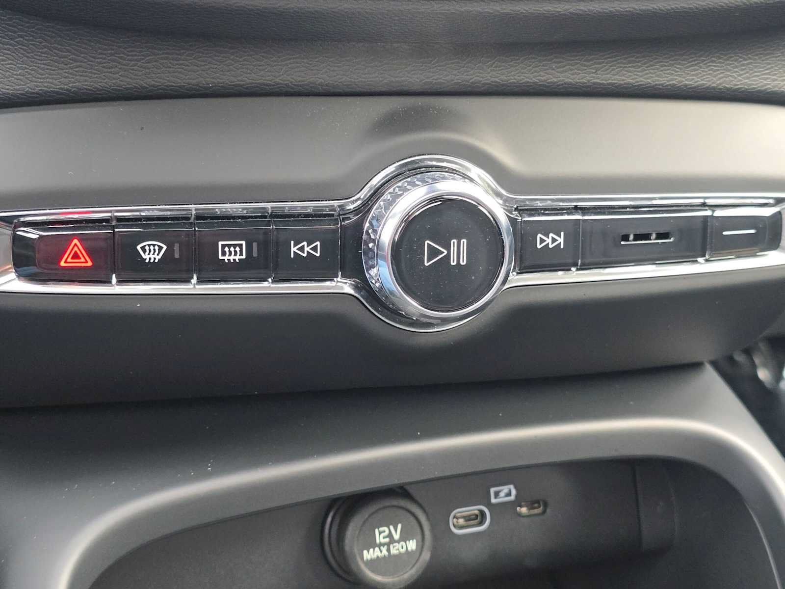 Used 2026 Volvo XC40 B5 Core w/ Climate Package AWD/4WD image 29