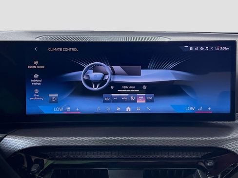 New 2025 BMW 330i xDrive Sedan w/ Convenience Package image 18