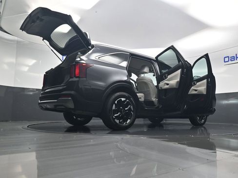 Certified 2025 Kia Sorento S w/ Panoramic Sunroof Package FWD image 63