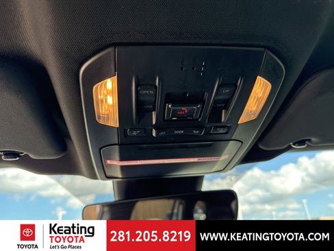 Used 2023 Toyota Highlander XSE image 22