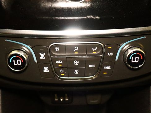 Used 2023 Chevrolet Traverse LT image 25